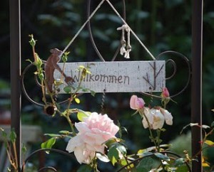 Wilkommen rustic garden sign image