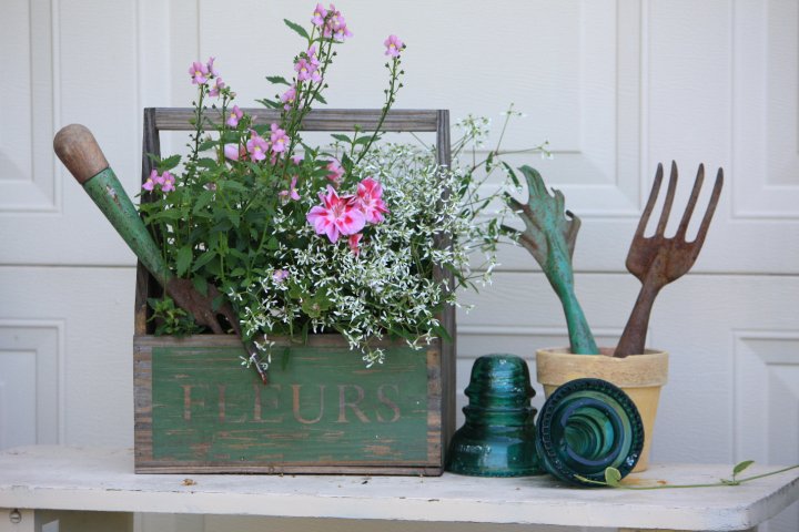 Fleurs planter box and vintage garden tools